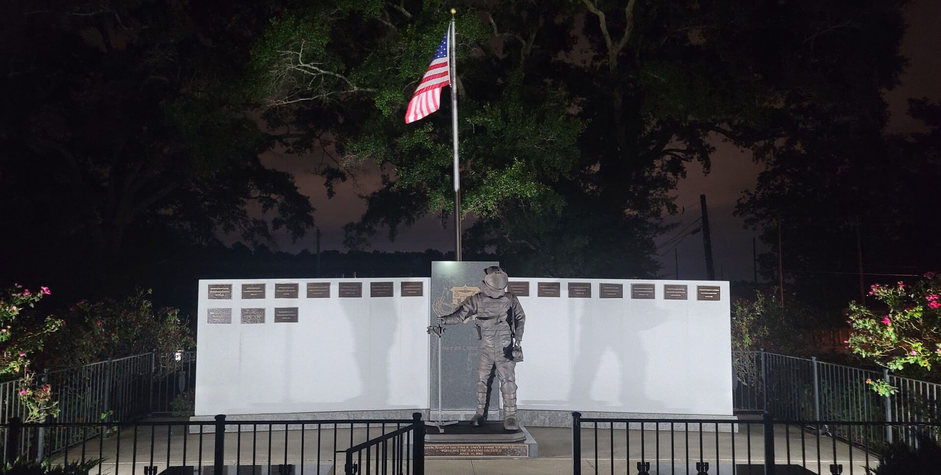 A beautiful picture of a war hero statue at night