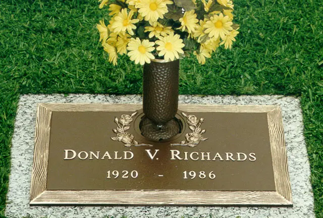 Donald V Richards Memorial Plaque
